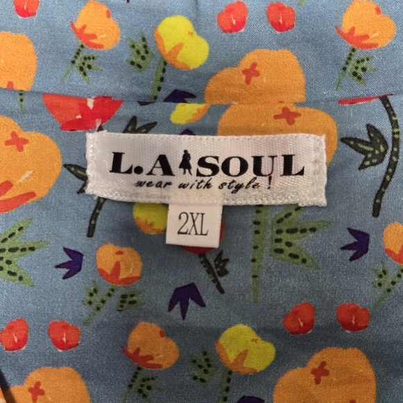 Chic Floral Button-Up Midi Dress - Picture 12 of 16